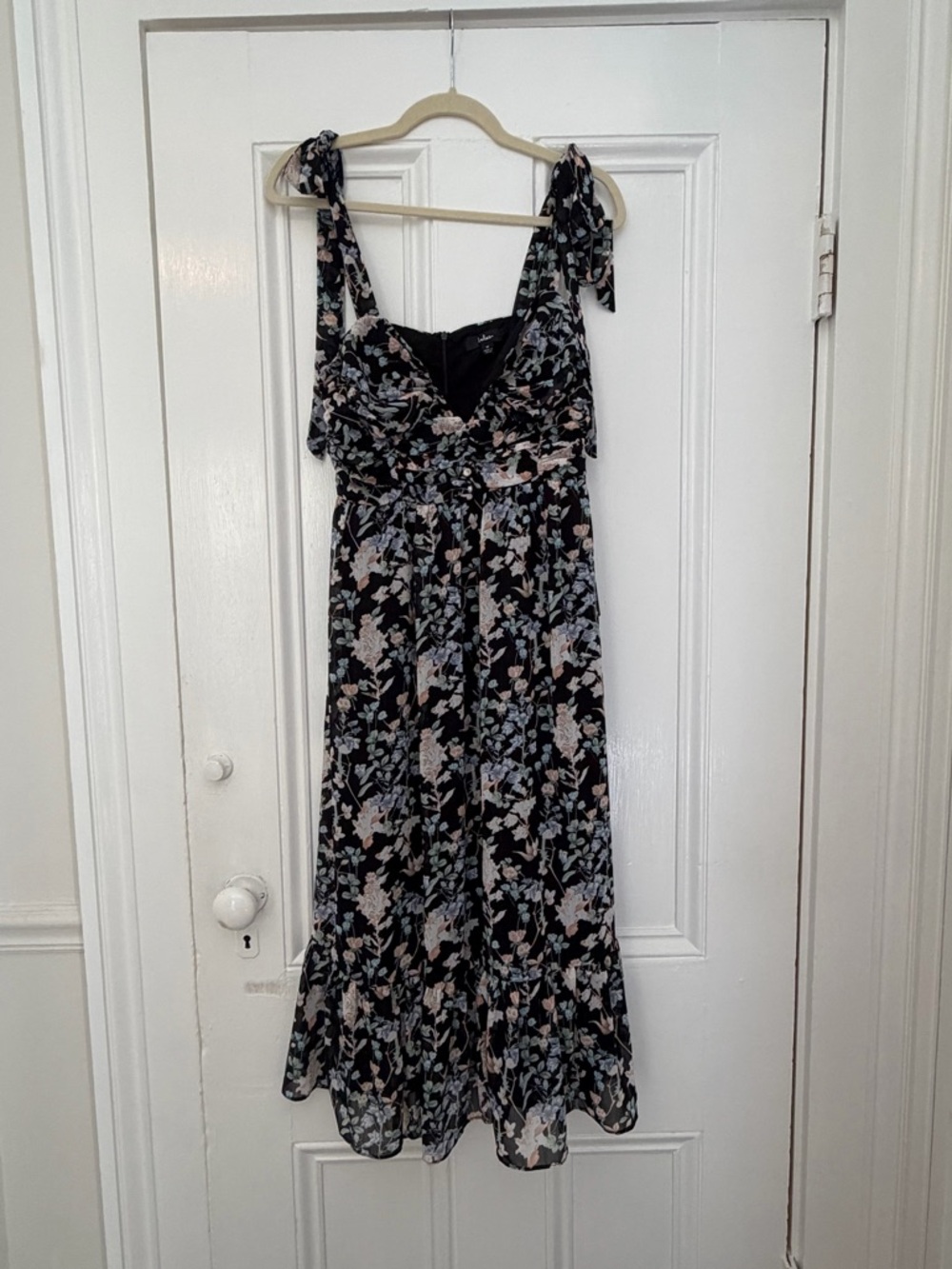 Lulu's Black Floral Tie-Shoulder Midi Dress